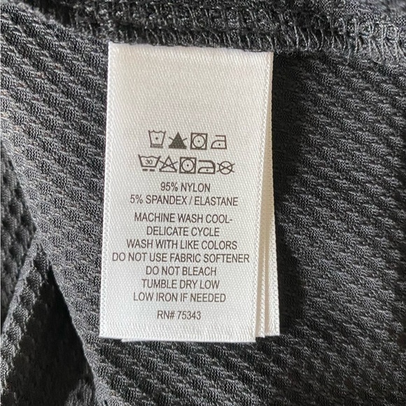 Tommy Bahama Golf Women’s Long Sleeve Shirt - Picture 6 of 8